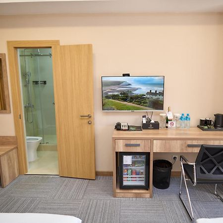 Crown Hotel ビシュケク エクステリア 写真