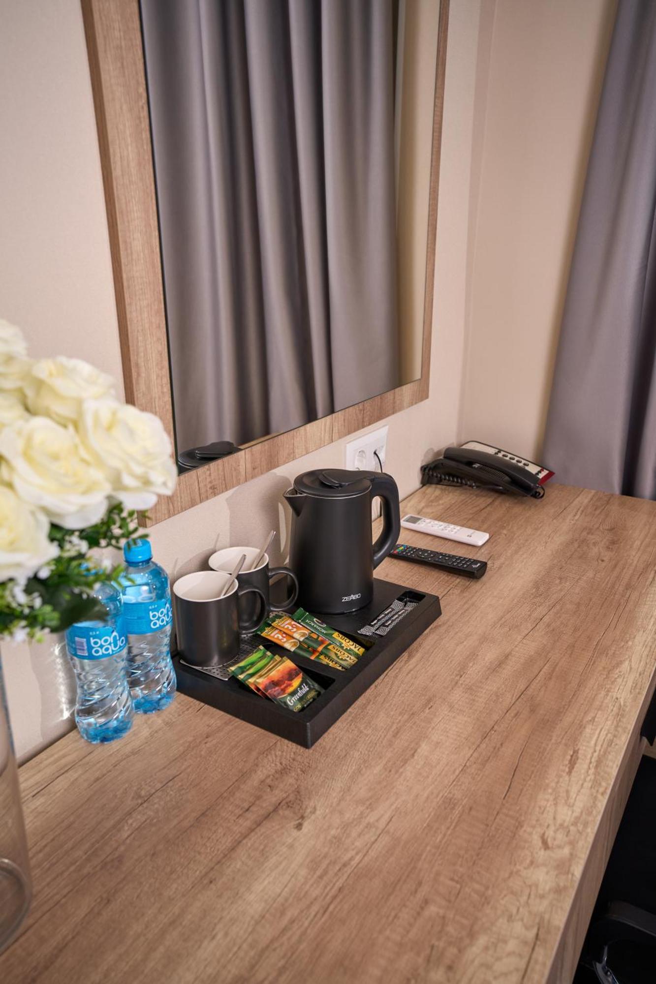Crown Hotel ビシュケク エクステリア 写真