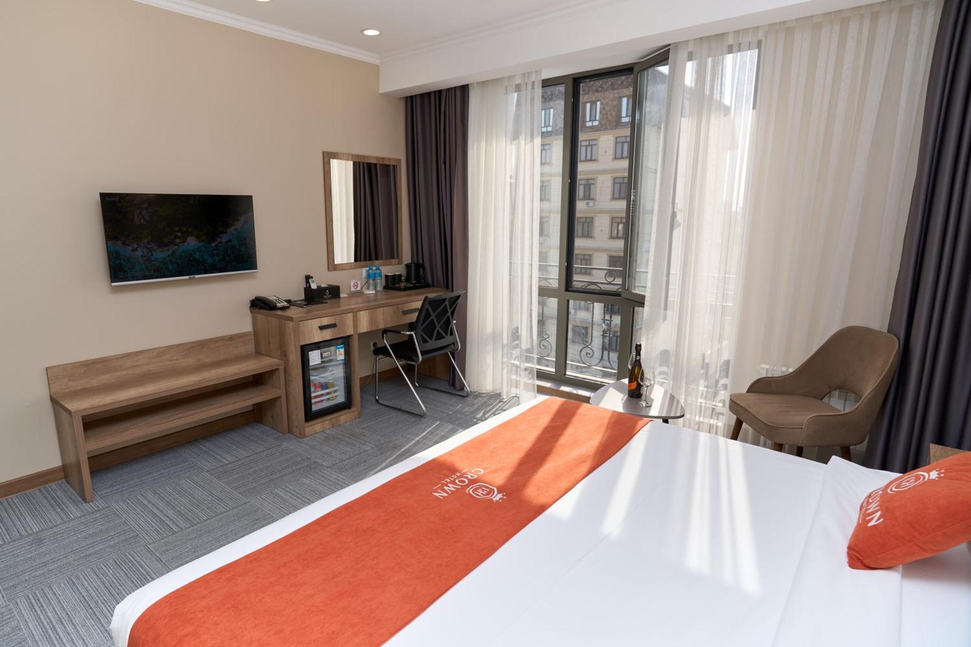 Crown Hotel ビシュケク エクステリア 写真